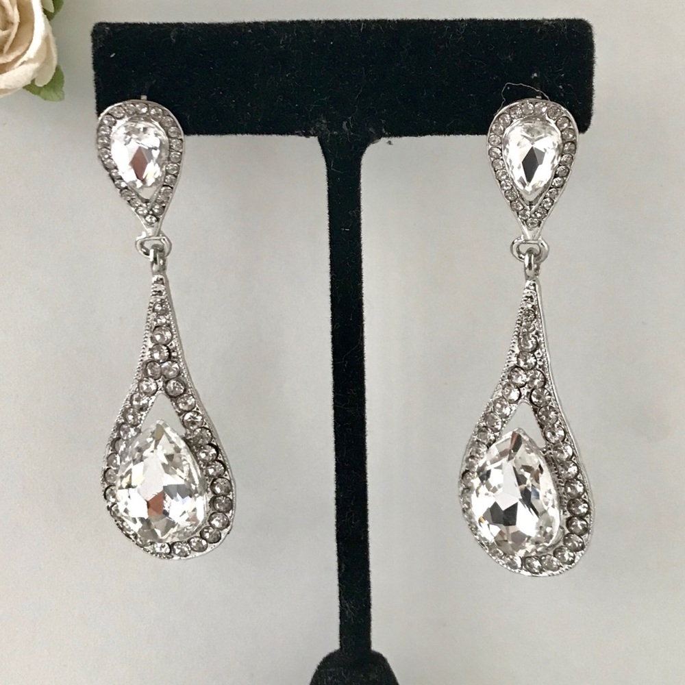 🌟NEW FORMAL EARRINGS W/ WHITE STONE & SILVER